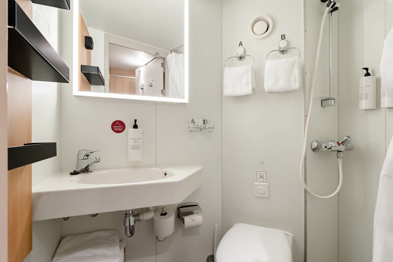 Polar Outside | Twin bunk beds on middle deck with window
